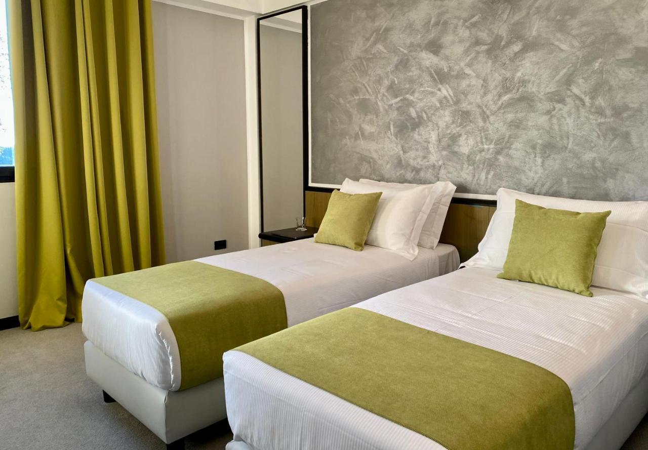 Hotel Gardenia Fiera Cermenate Bagian luar foto