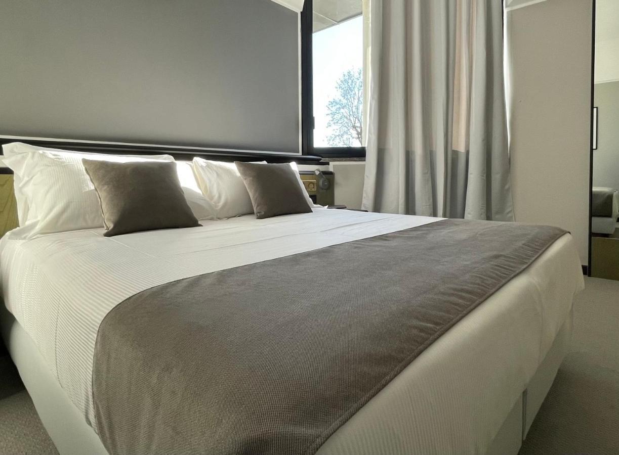 Hotel Gardenia Fiera Cermenate Bagian luar foto
