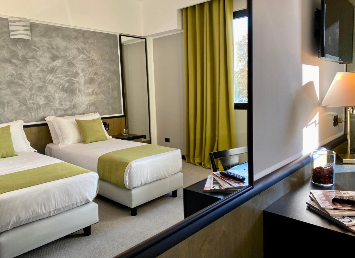 Hotel Gardenia Fiera Cermenate Bagian luar foto