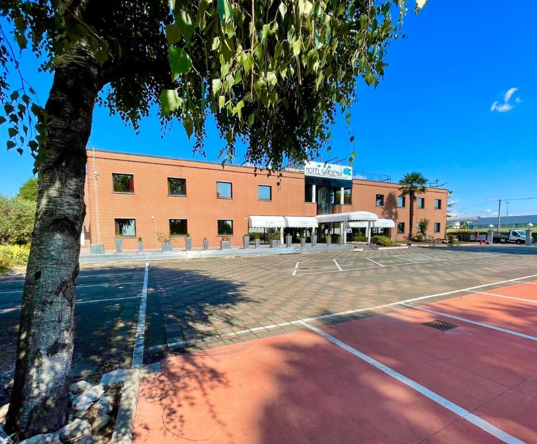 Hotel Gardenia Fiera Cermenate Bagian luar foto