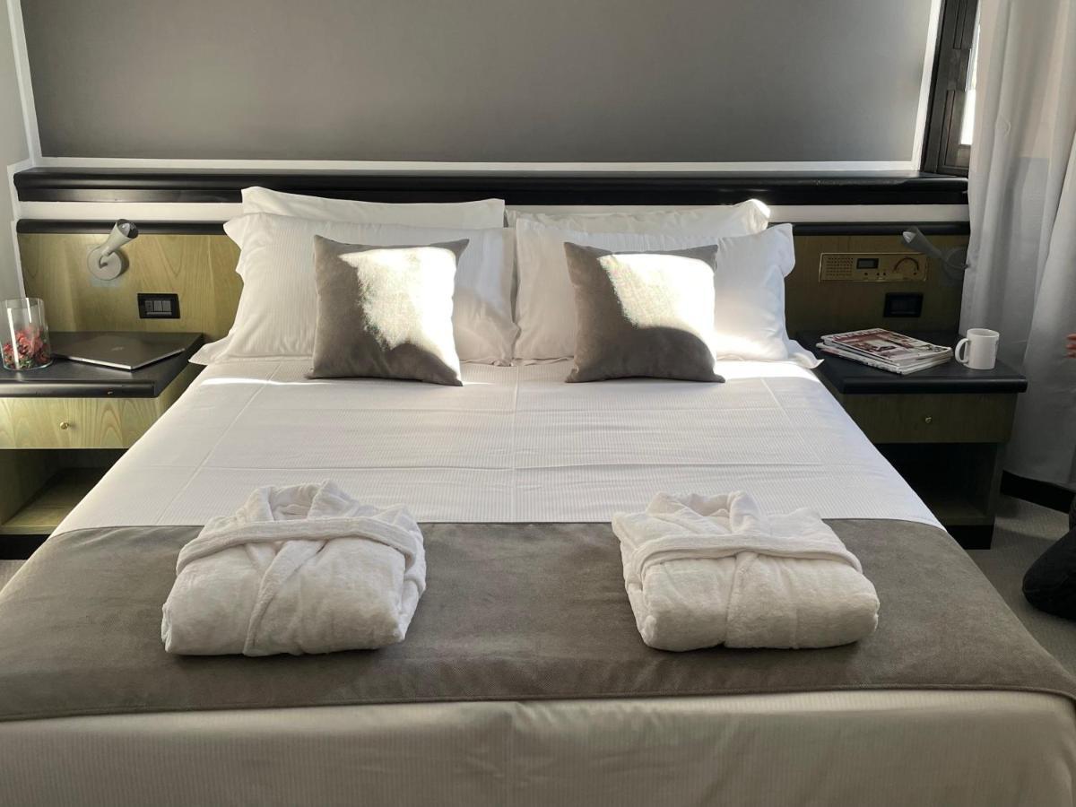 Hotel Gardenia Fiera Cermenate Bagian luar foto